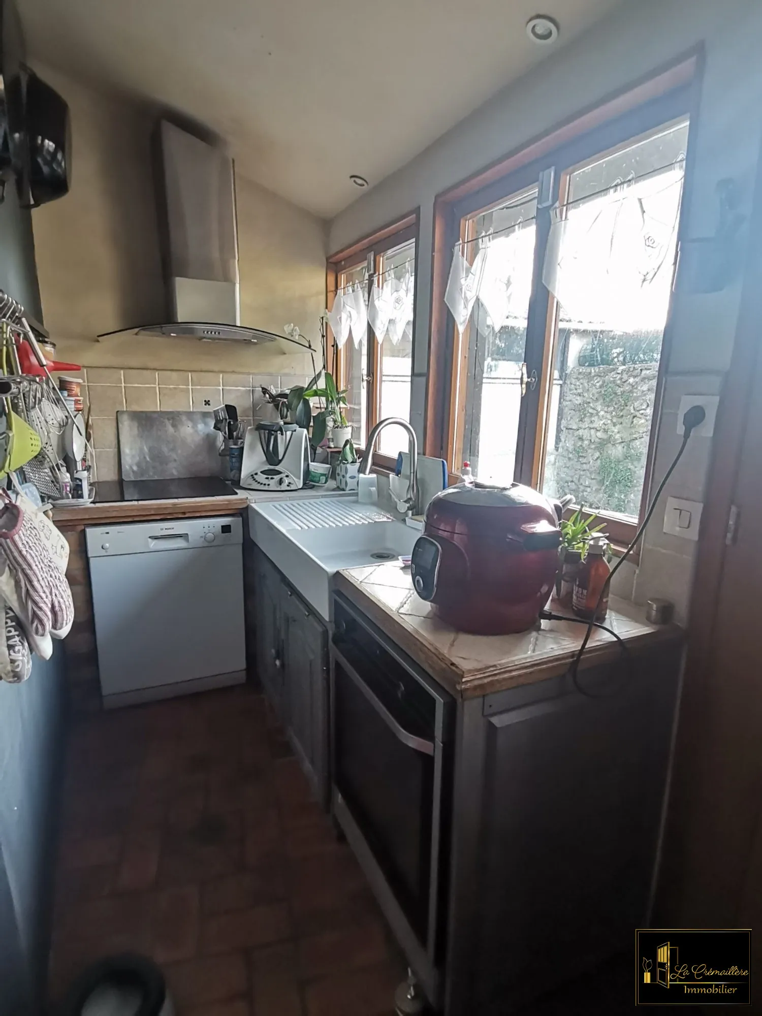 Maison à vendre à Sainte Mesme - Charmante maison de ville avec jardin et garage 