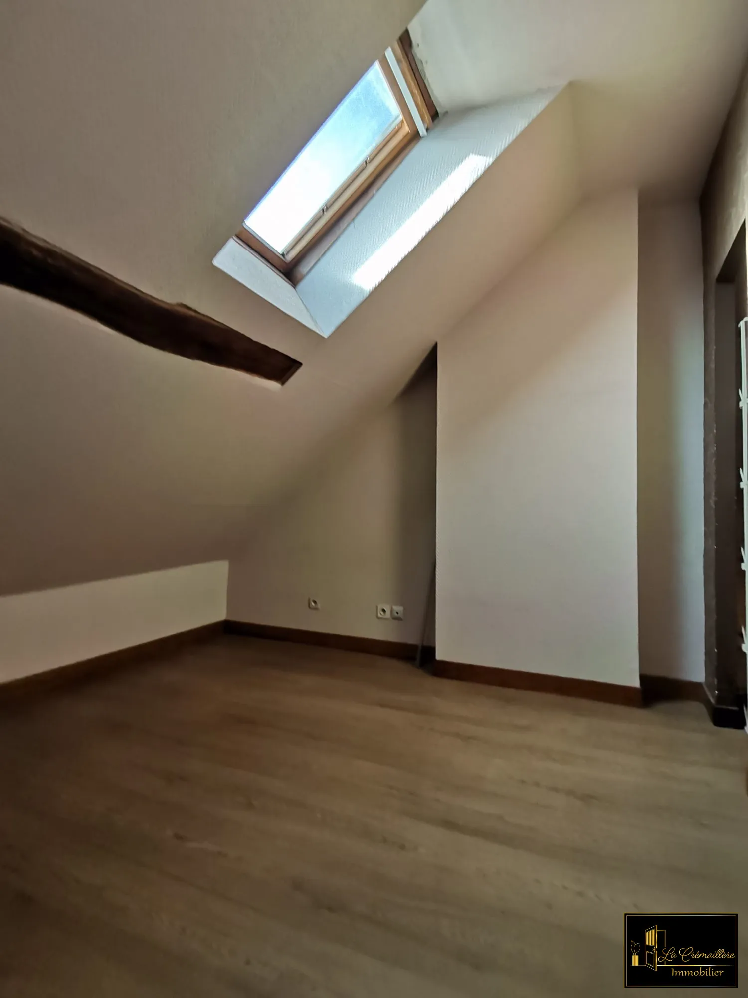 Maison à vendre à Sainte Mesme - Charmante maison de ville avec jardin et garage 