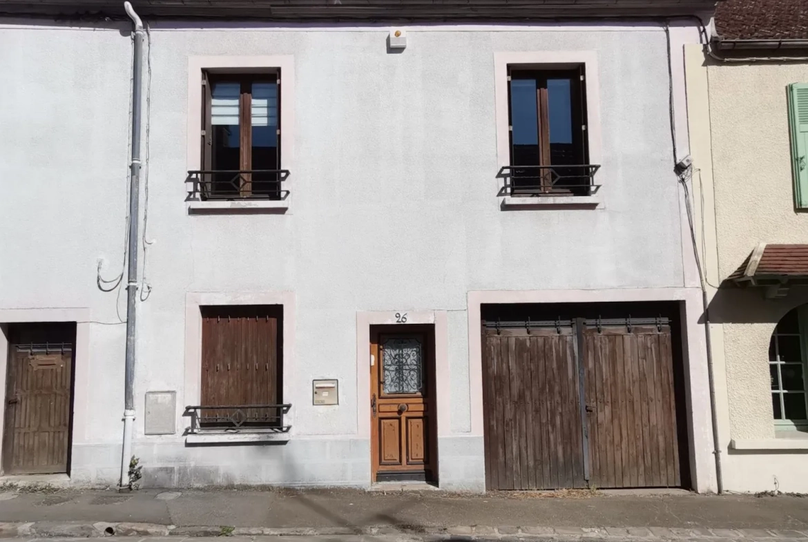 Maison à vendre à Sainte Mesme - Charmante maison de ville avec jardin et garage 