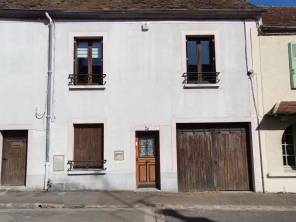 Maison à vendre à Sainte Mesme - Charmante maison de ville avec jardin et garage