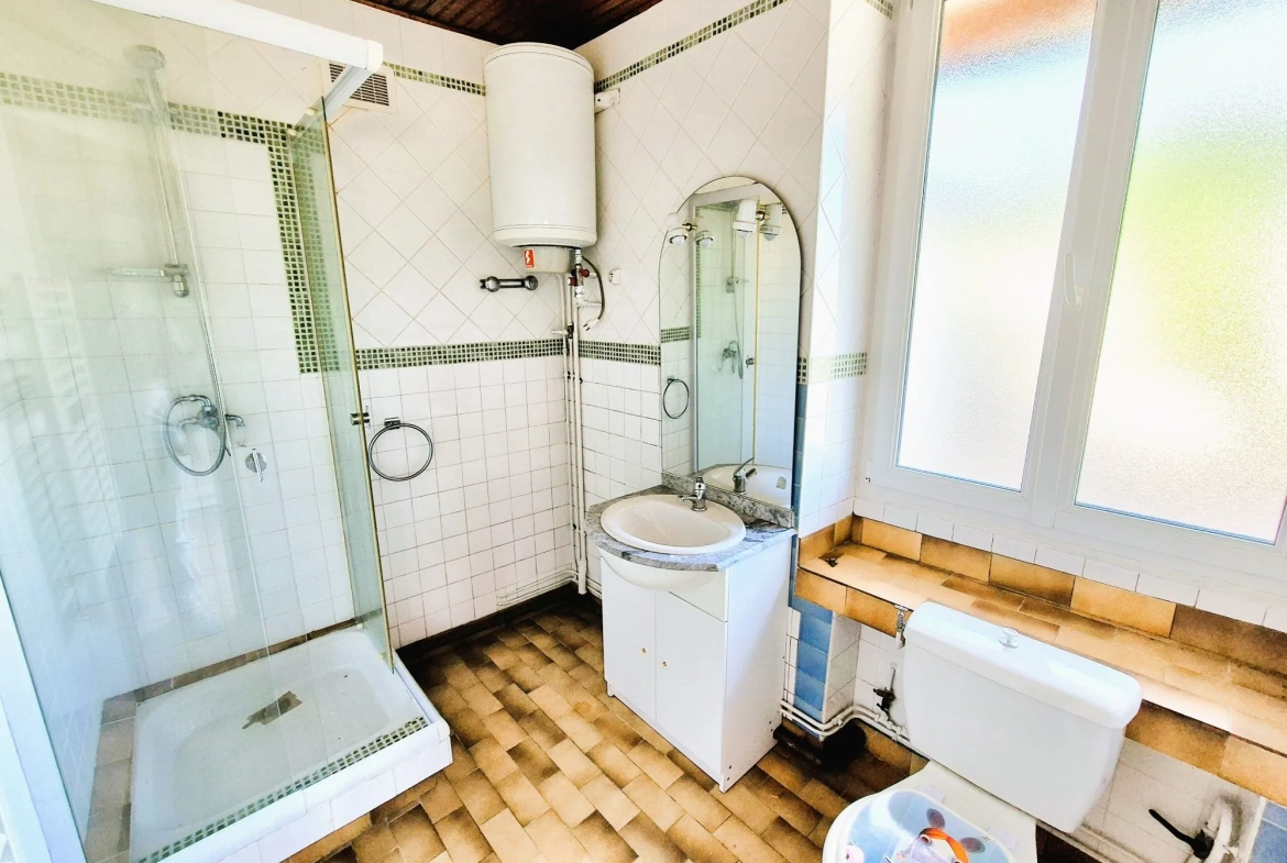 Charmante maison en pierre avec terrasse et potentiel locatif à Cunfin 
