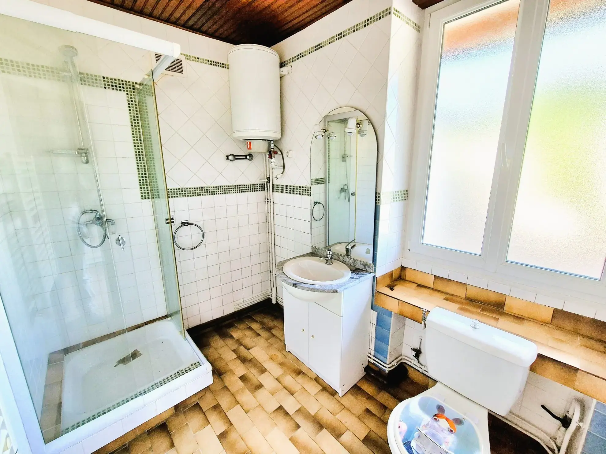 Charmante maison en pierre avec terrasse et potentiel locatif à Cunfin 