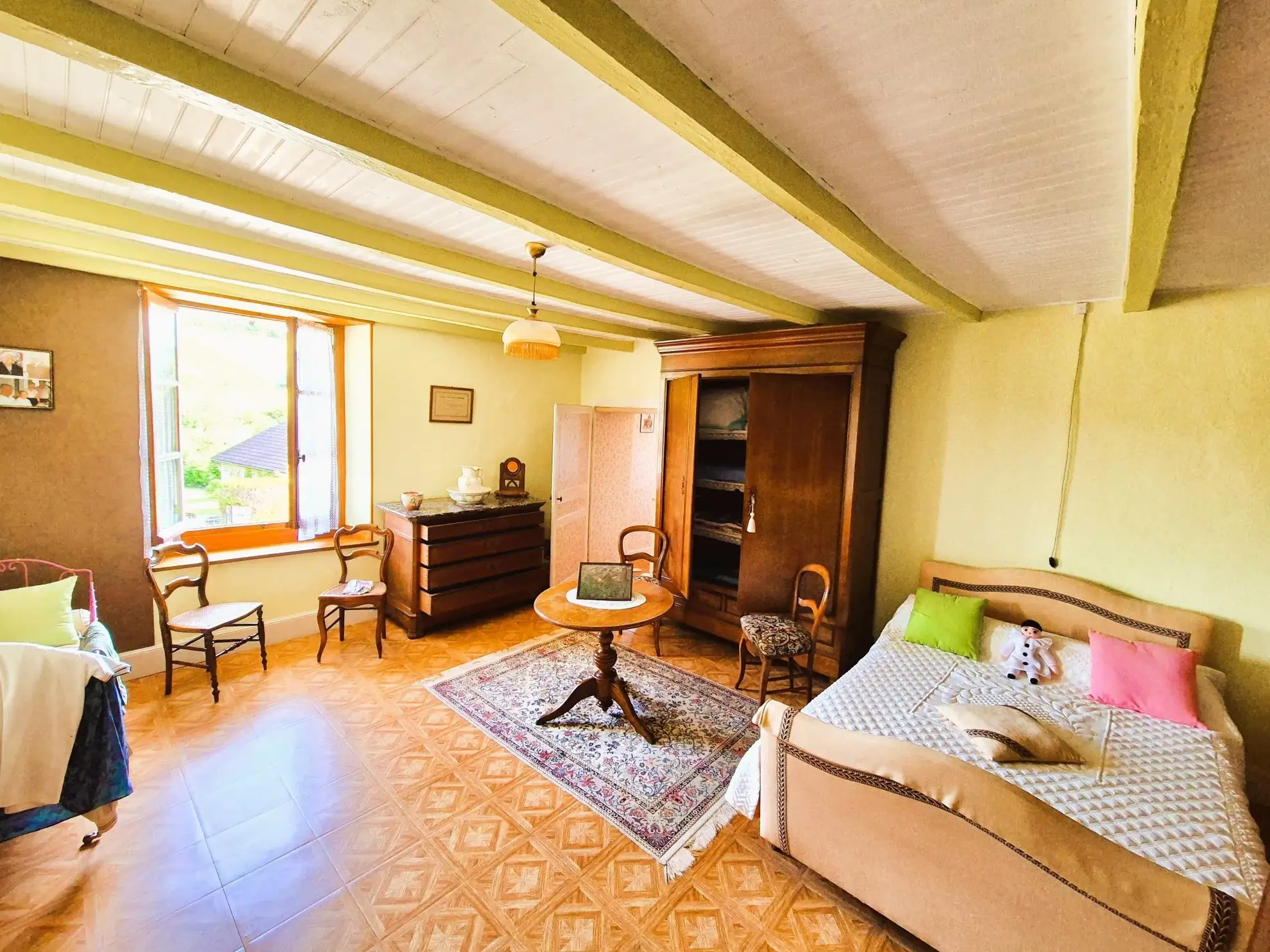 Charmante maison en pierre avec terrasse et potentiel locatif à Cunfin 