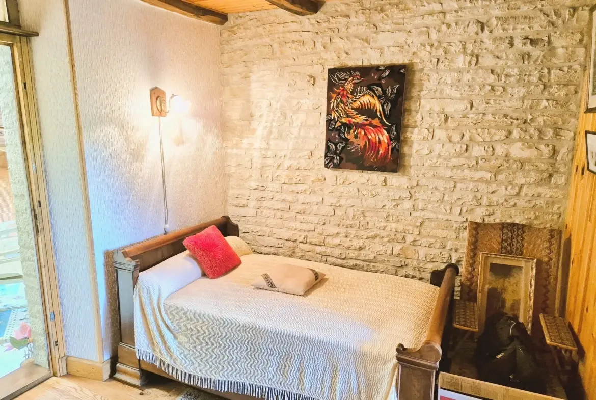 Charmante maison en pierre avec terrasse et potentiel locatif à Cunfin 