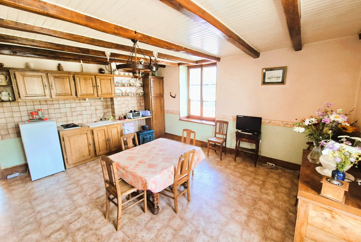 Charmante maison en pierre avec terrasse et potentiel locatif à Cunfin 