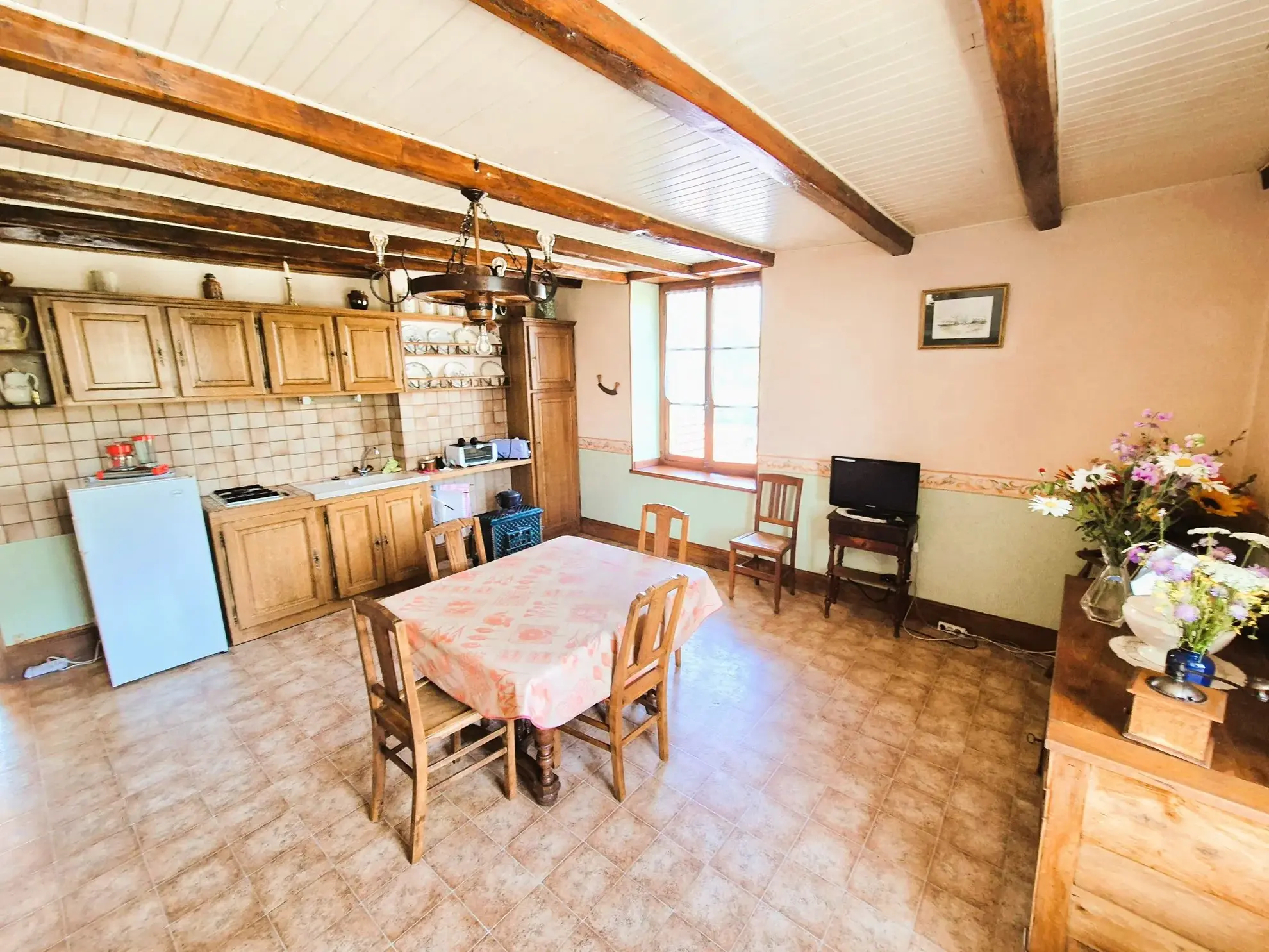 Charmante maison en pierre avec terrasse et potentiel locatif à Cunfin 