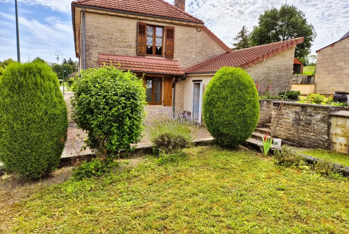 Charmante maison en pierre avec terrasse et potentiel locatif à Cunfin 