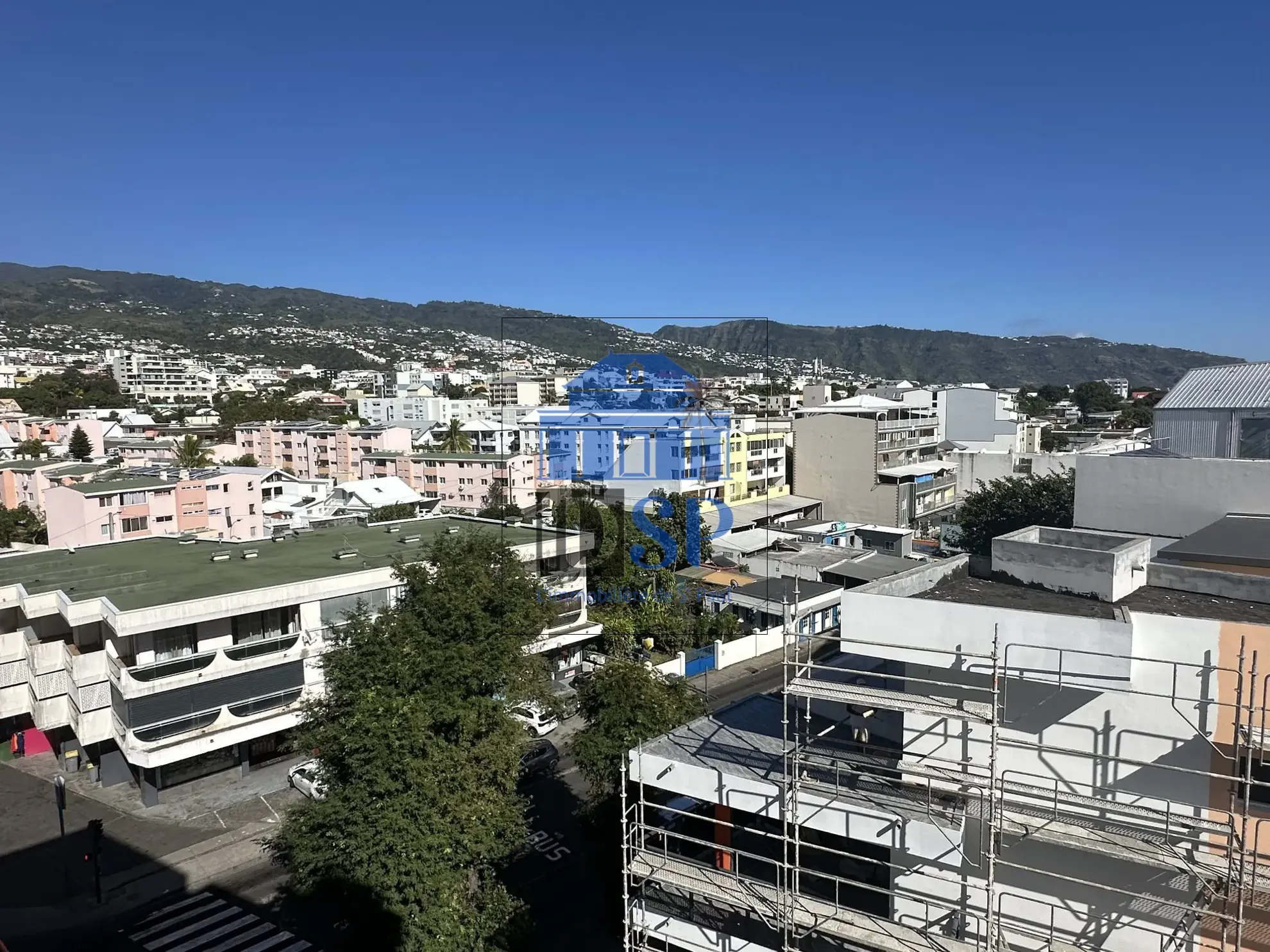 Appartement T4 à vendre à Sainte Clotilde avec vue mer et montagne 