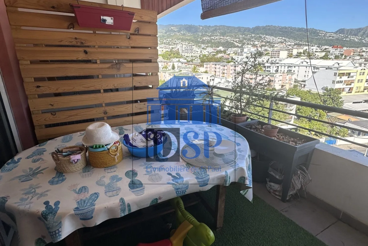 Appartement T4 à vendre à Sainte Clotilde avec vue mer et montagne 