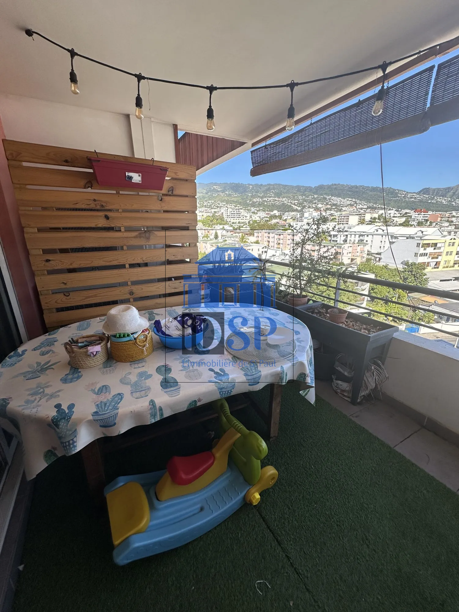 Appartement T4 à vendre à Sainte Clotilde avec vue mer et montagne 