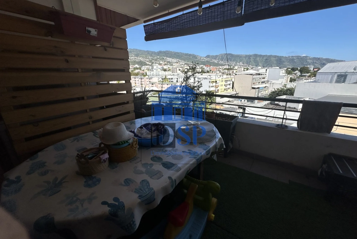 Appartement T4 à vendre à Sainte Clotilde avec vue mer et montagne 