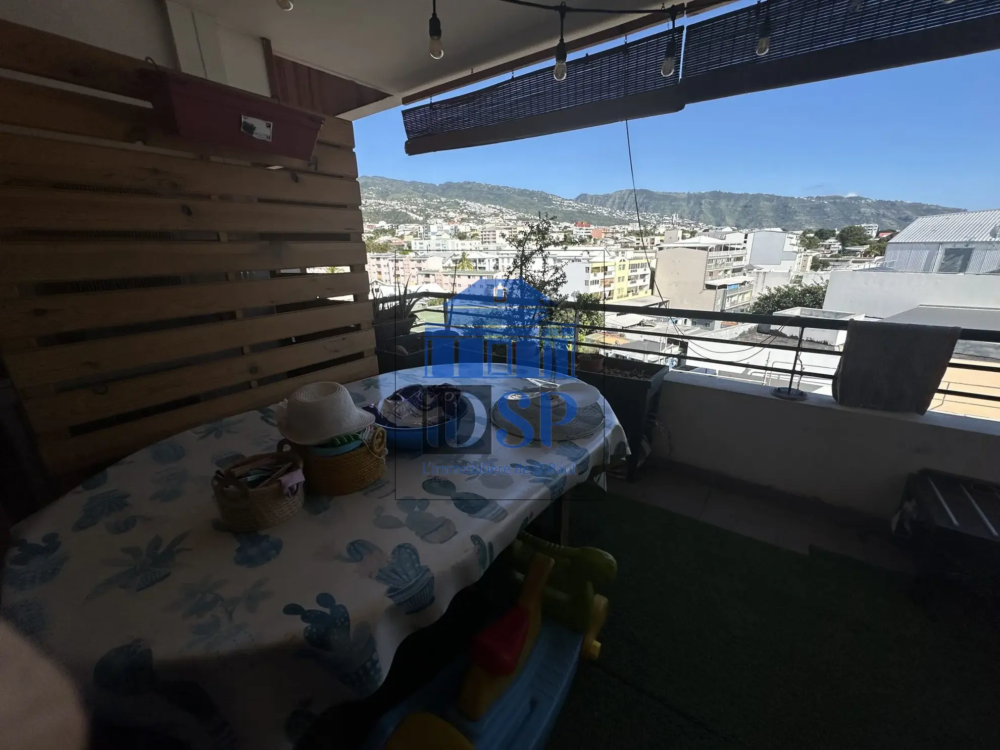 Appartement T4 à vendre à Sainte Clotilde avec vue mer et montagne 