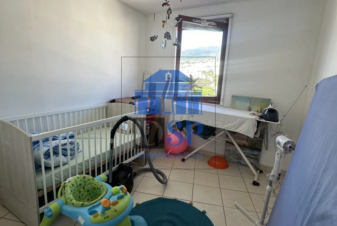 Appartement T4 à vendre à Sainte Clotilde avec vue mer et montagne 