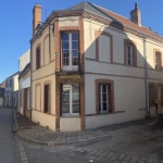 Maison de village à vendre à Boiscommun avec 3 chambres, cave et toiture récente