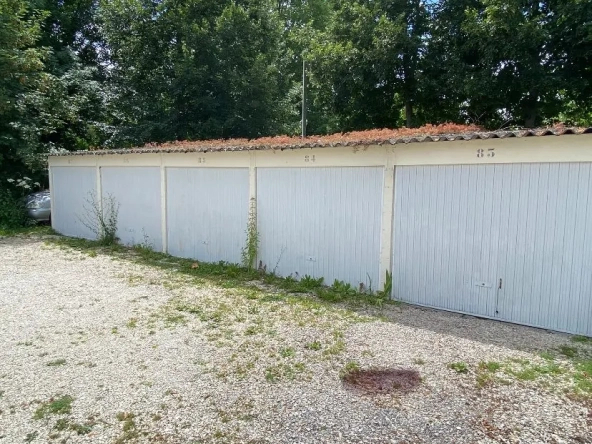 Garage à vendre à Troyes - Investissement locatif offrant stabilité et sécurité