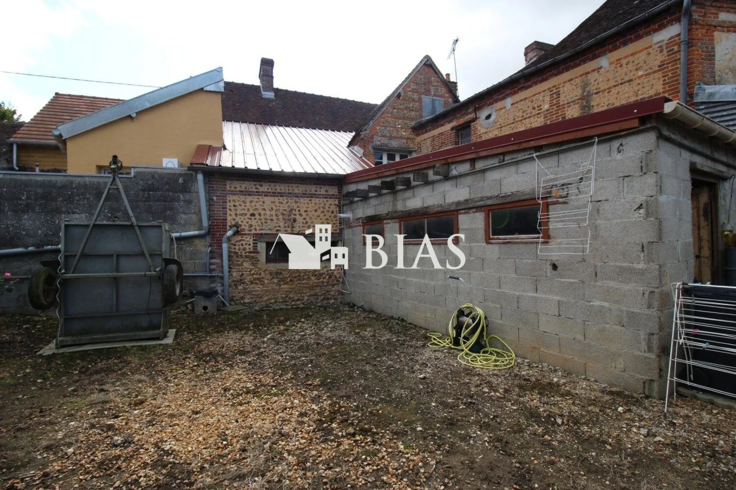 extérieur Maison à rénover à Rugles – Opportunité d'investissement dans l'Orne 