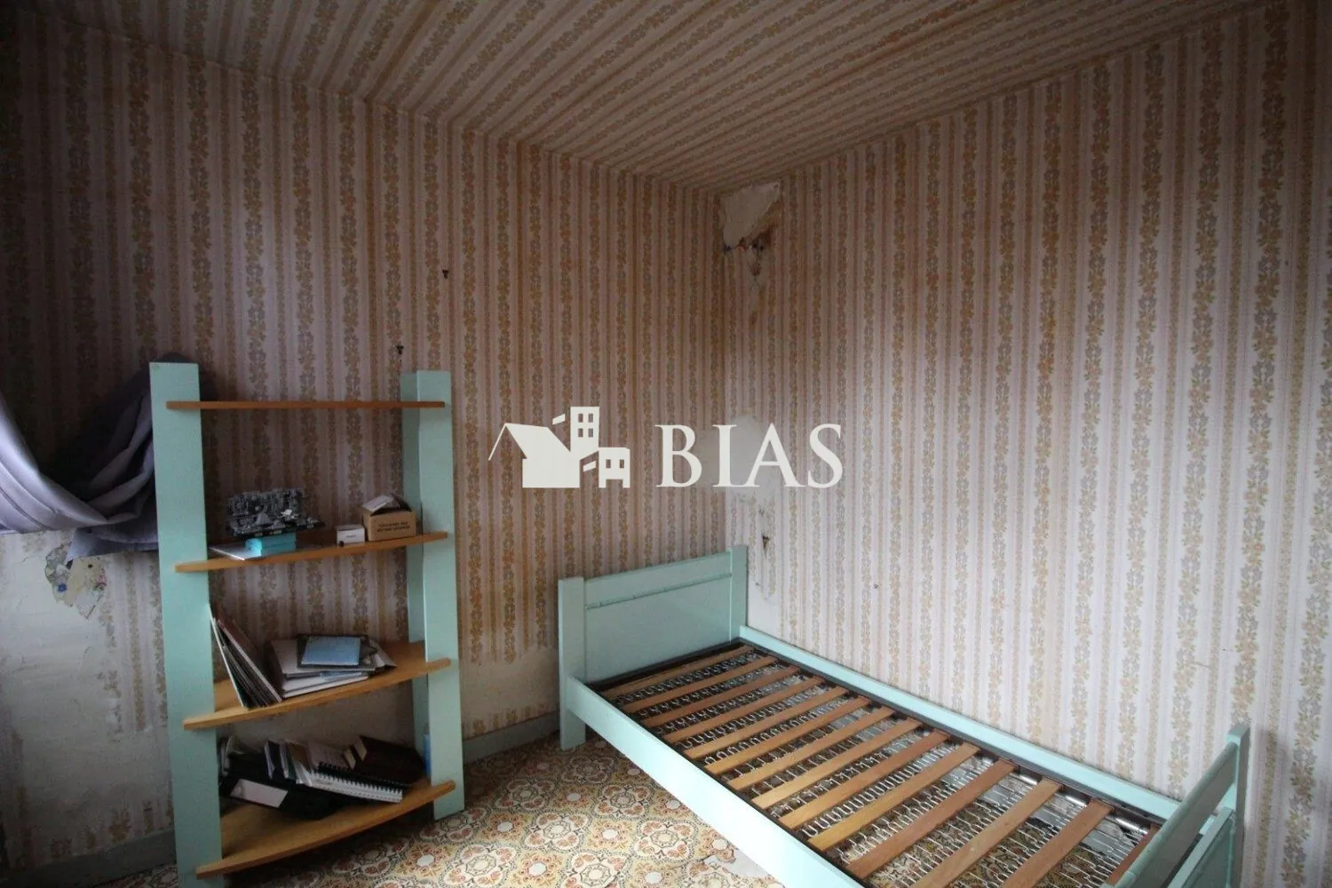 chambre premier étage Maison à rénover à Rugles – Opportunité d'investissement dans l'Orne 