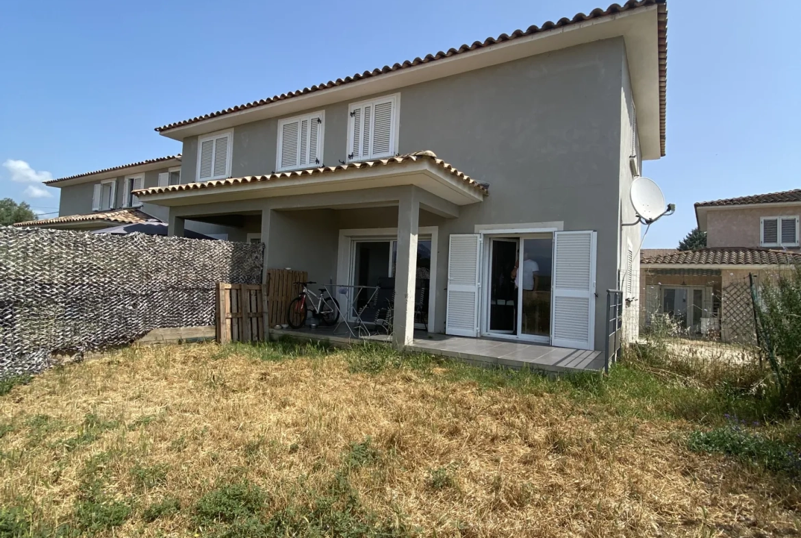 Vente d’un appartement T3 duplex avec jardin à Ghisonaccia en Corse 
