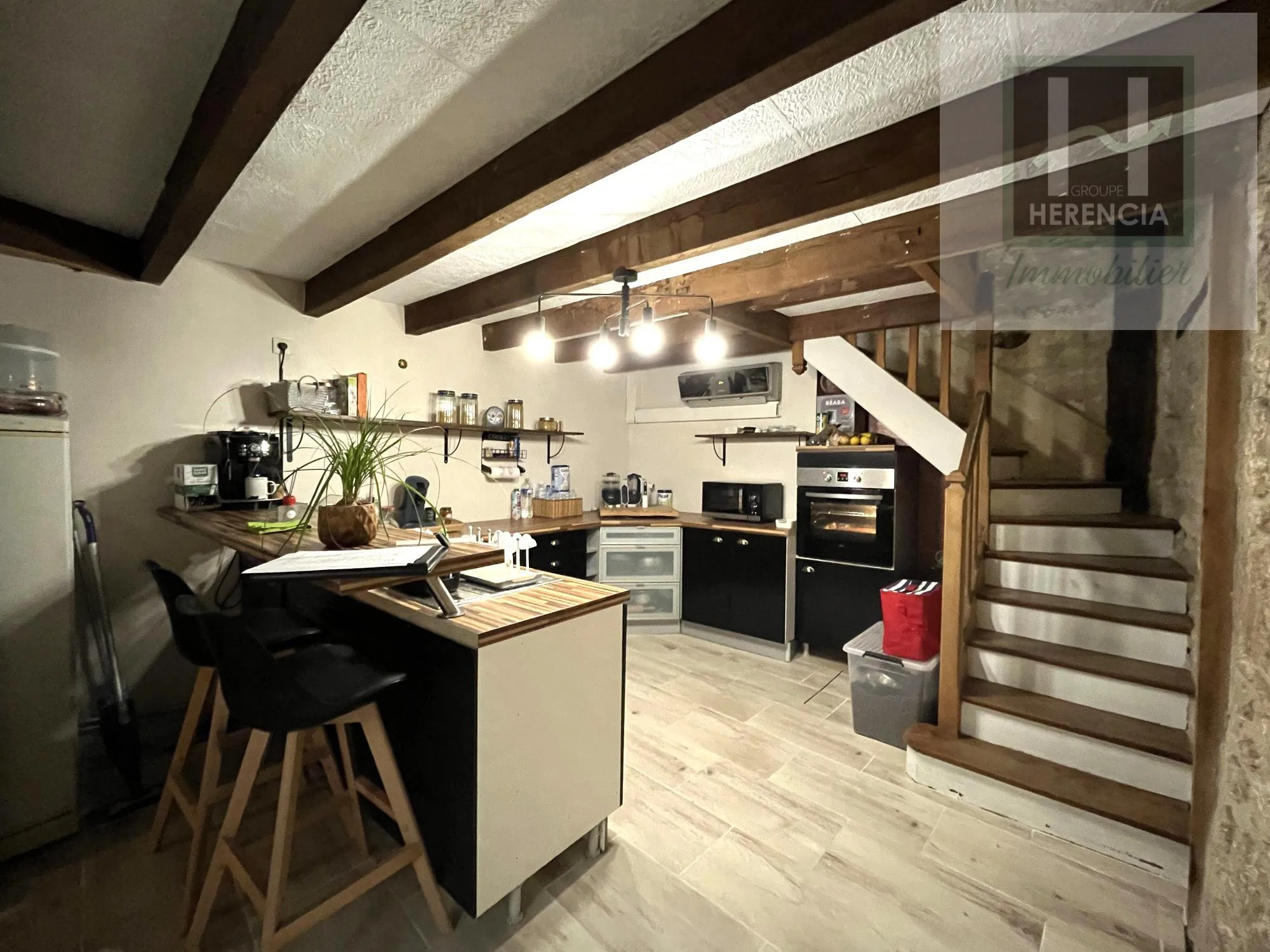 Maison en pierre rénovée à Moutiers-sur-Boëme avec jardin et garage 