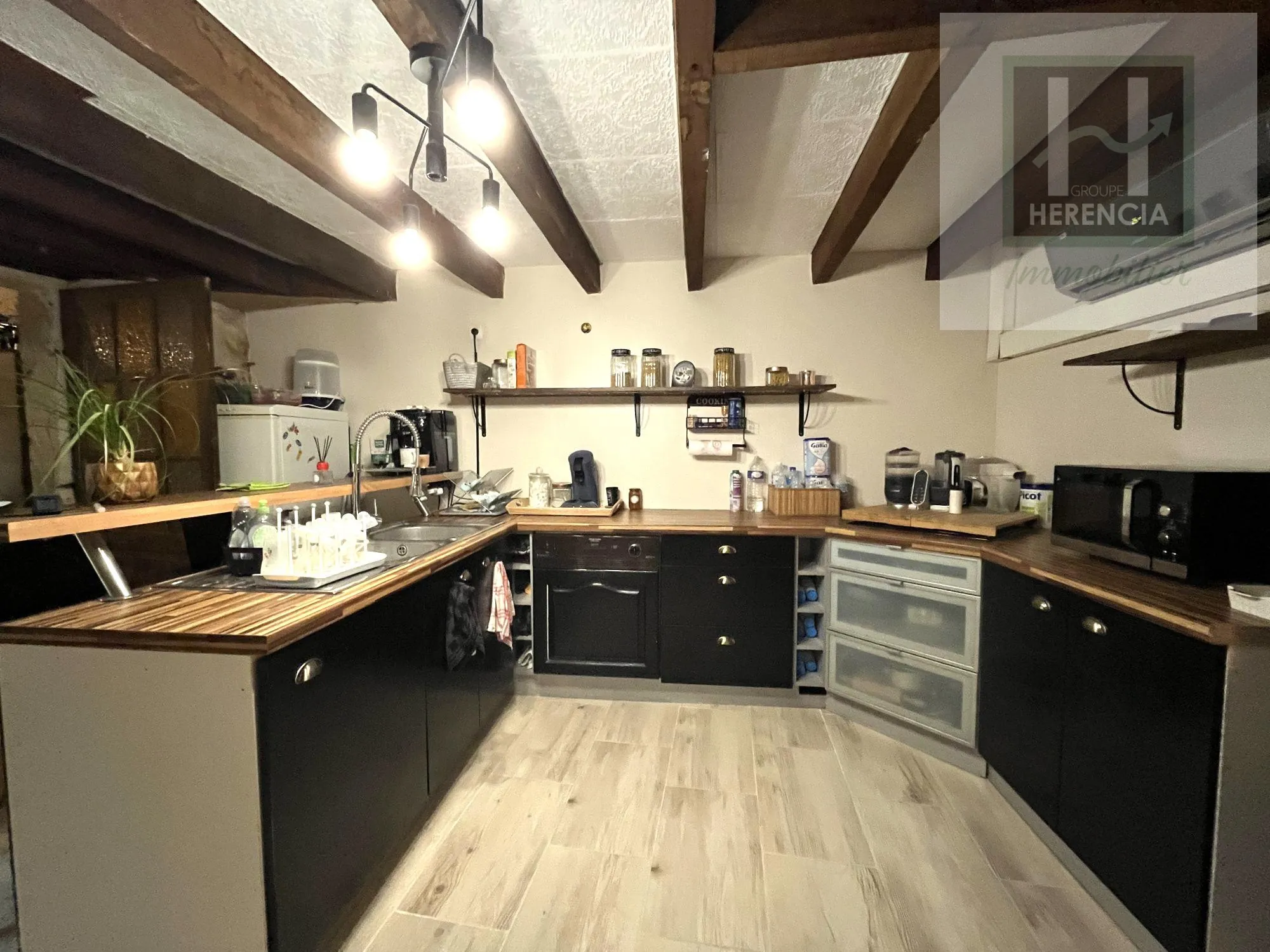 Maison en pierre rénovée à Moutiers-sur-Boëme avec jardin et garage 