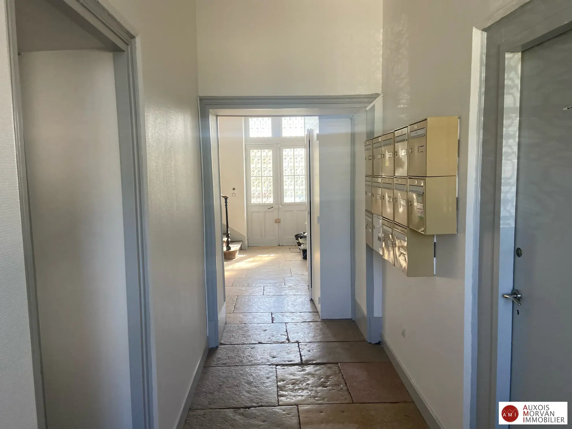 Studio à vendre à Saint Apollinaire avec parking et cave 