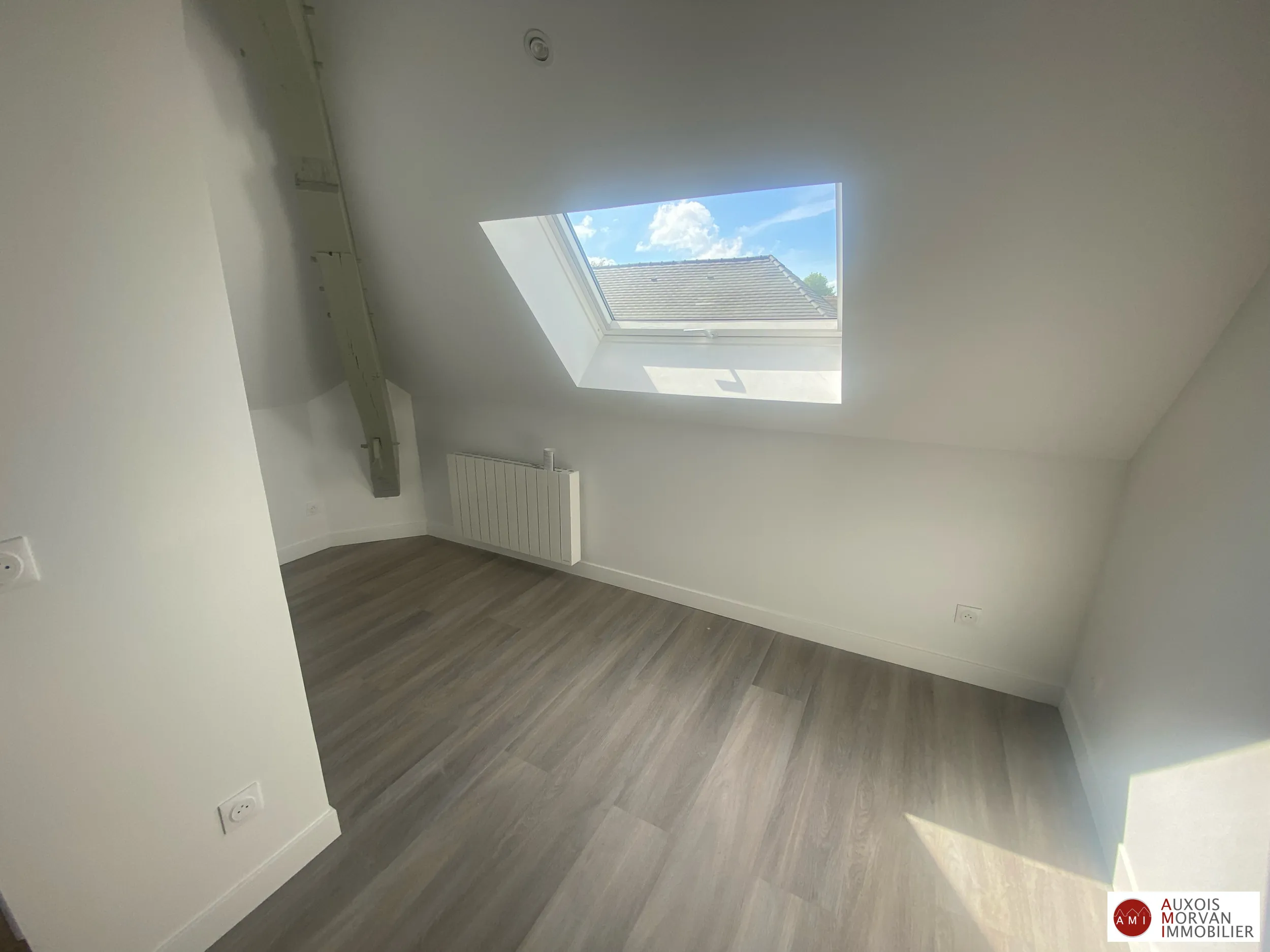 Studio à vendre à Saint Apollinaire avec parking et cave 