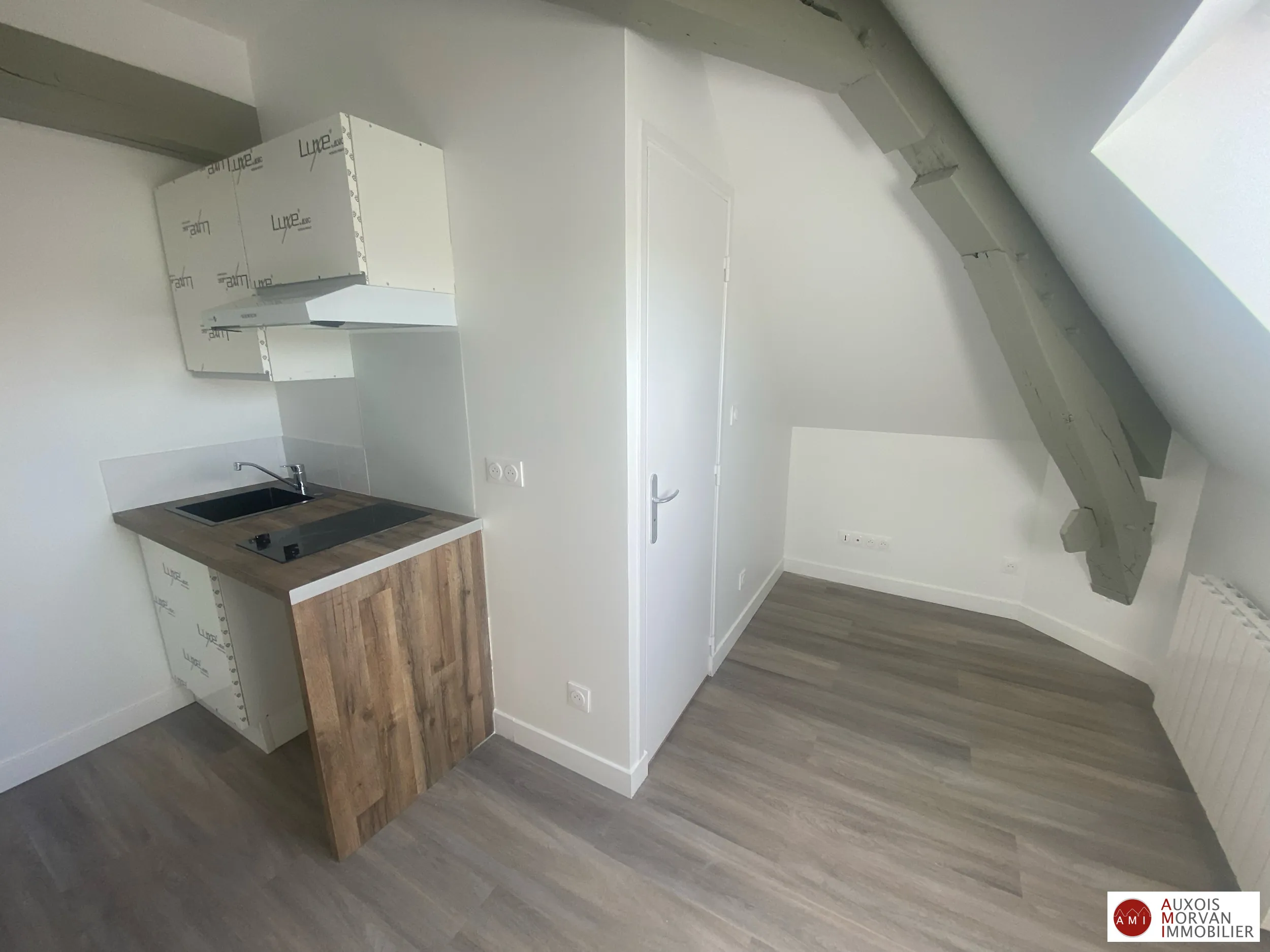 Studio à vendre à Saint Apollinaire avec parking et cave 