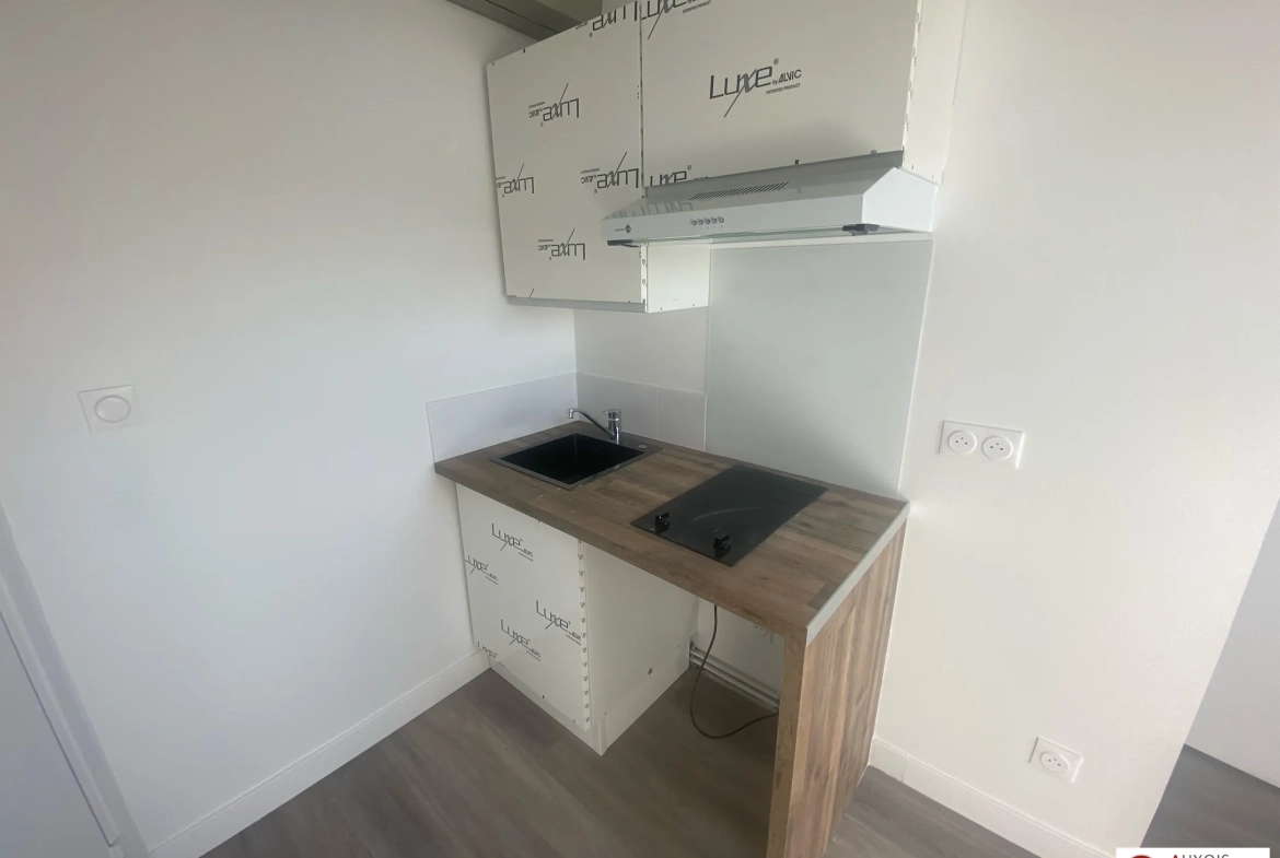 Studio à vendre à Saint Apollinaire avec parking et cave 