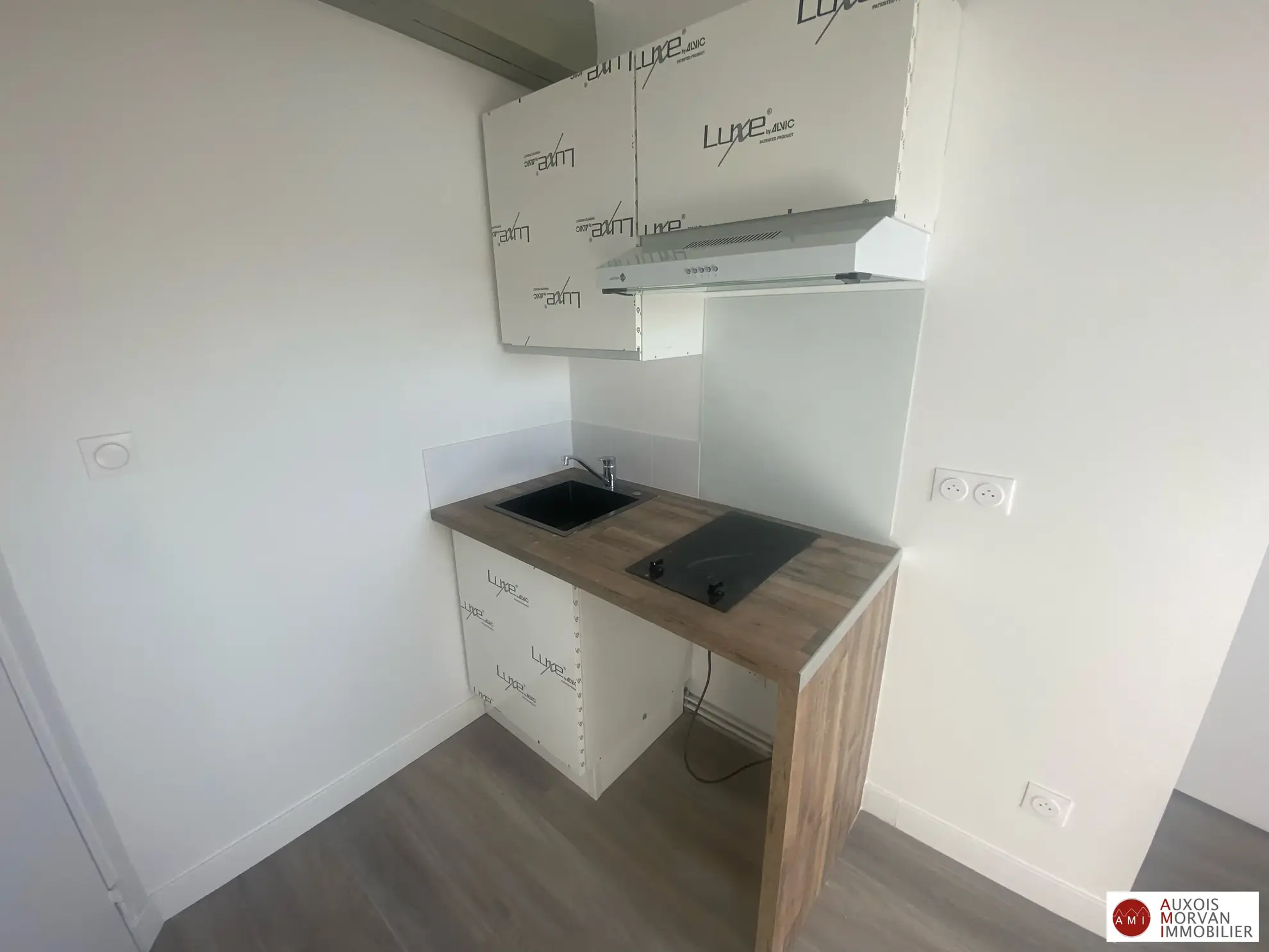 Studio à vendre à Saint Apollinaire avec parking et cave 