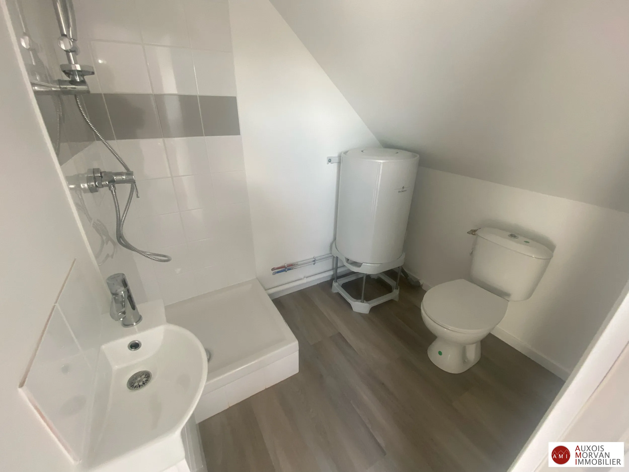 Studio à vendre à Saint Apollinaire avec parking et cave 