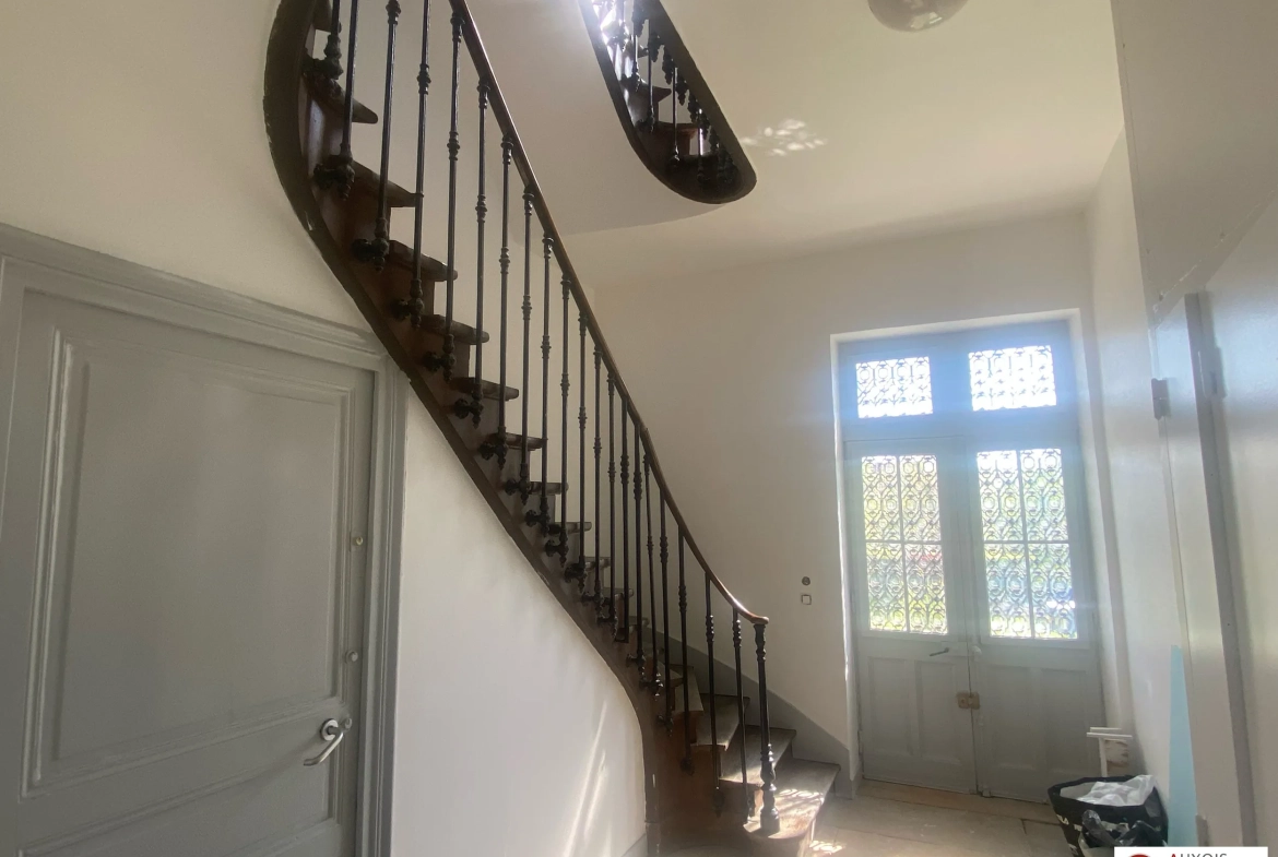 Studio à vendre à Saint Apollinaire avec parking et cave 