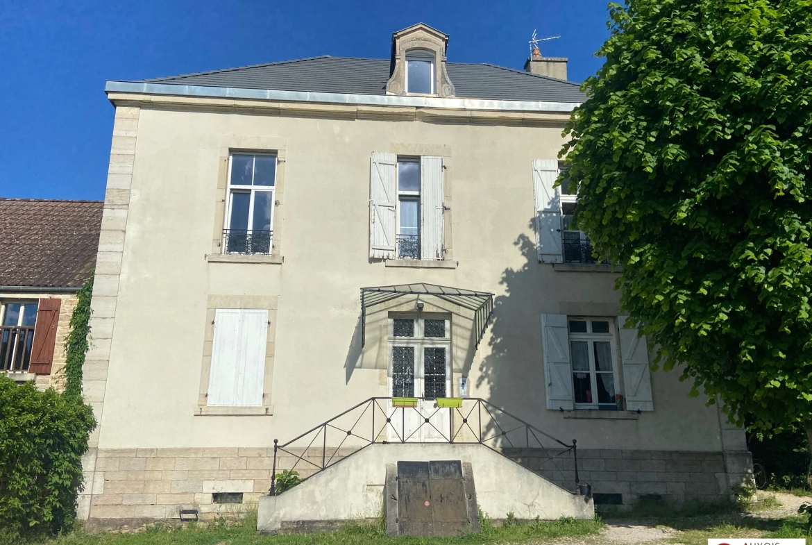 Studio à vendre à Saint Apollinaire avec parking et cave 