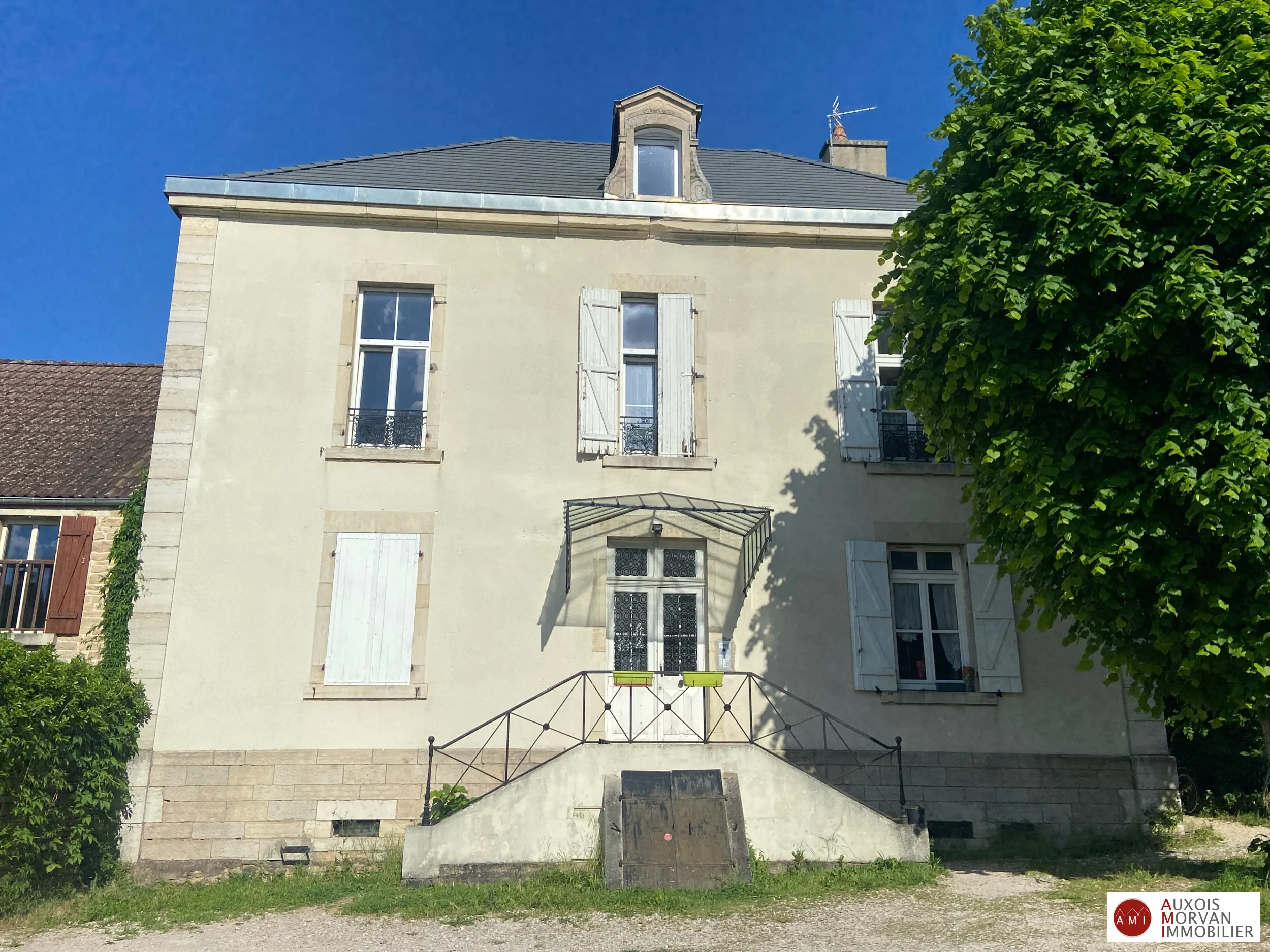 Studio à vendre à Saint Apollinaire avec parking et cave 