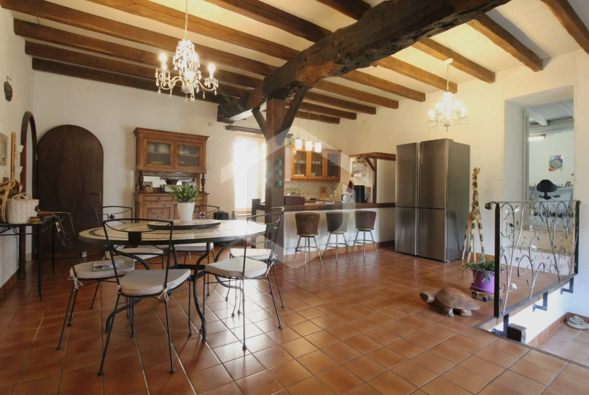 Maison en pierre à Guémené-Penfao avec jardin et potentiel de rénovation 