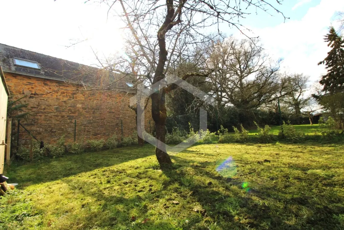 Maison en pierre à Guémené-Penfao avec jardin et potentiel de rénovation 