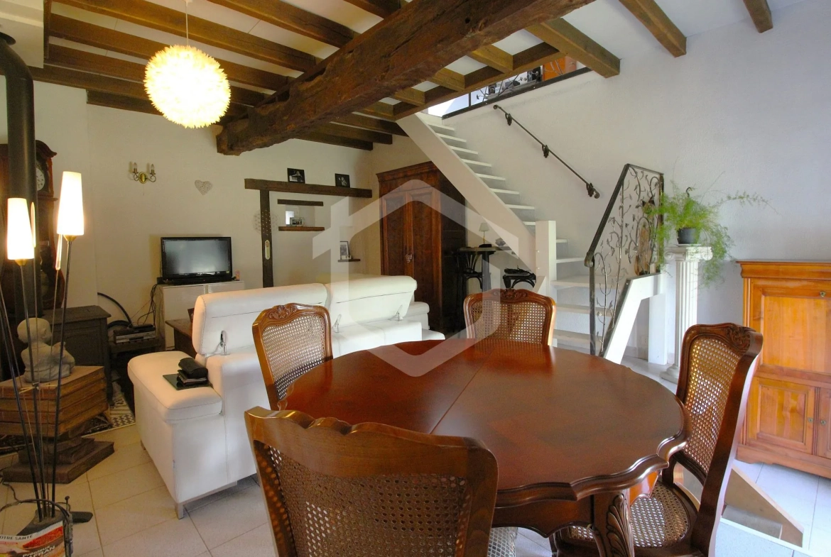 Maison en pierre à Guémené-Penfao avec jardin et potentiel de rénovation 