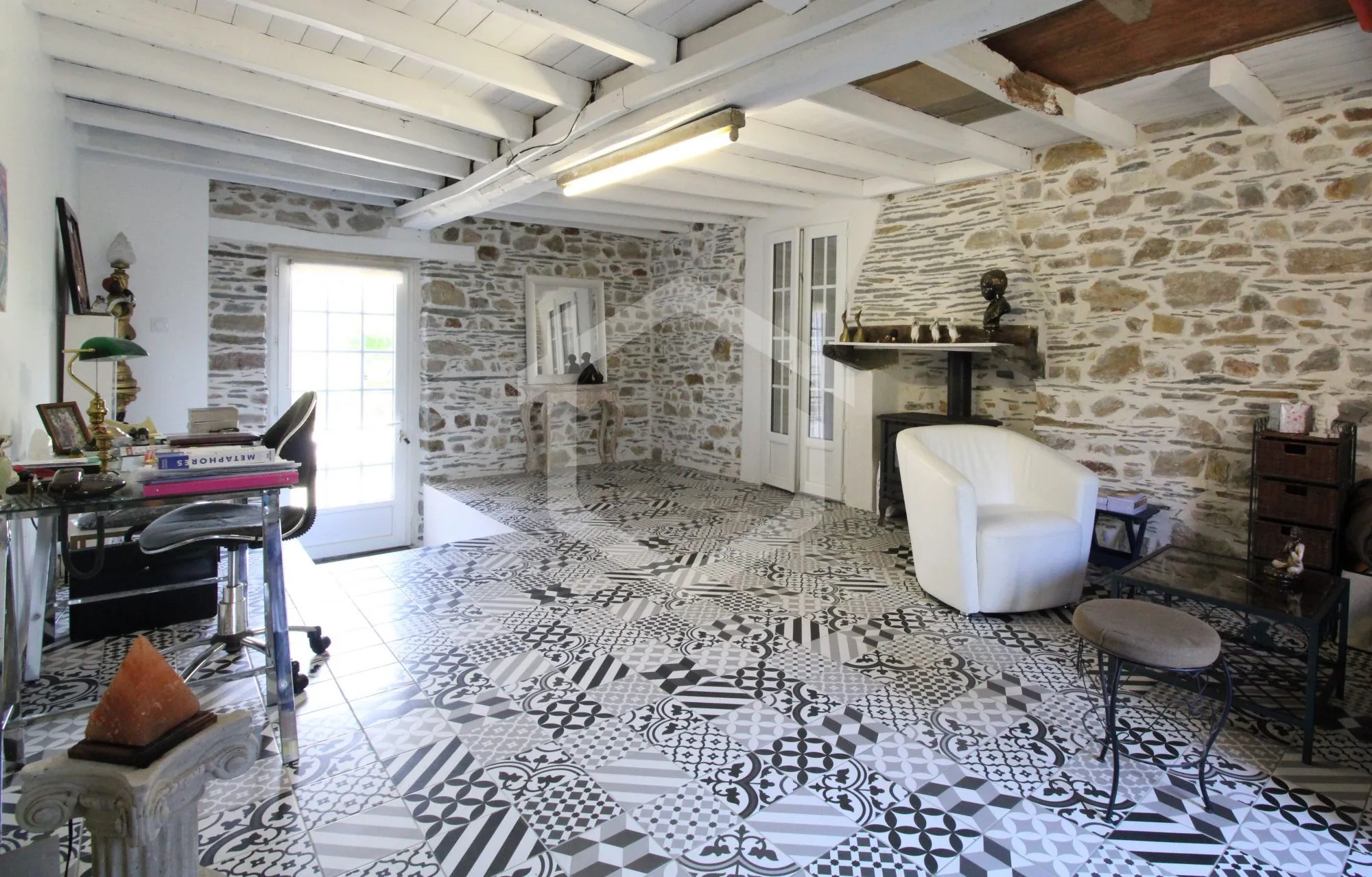 Maison en pierre à Guémené-Penfao avec jardin et potentiel de rénovation 