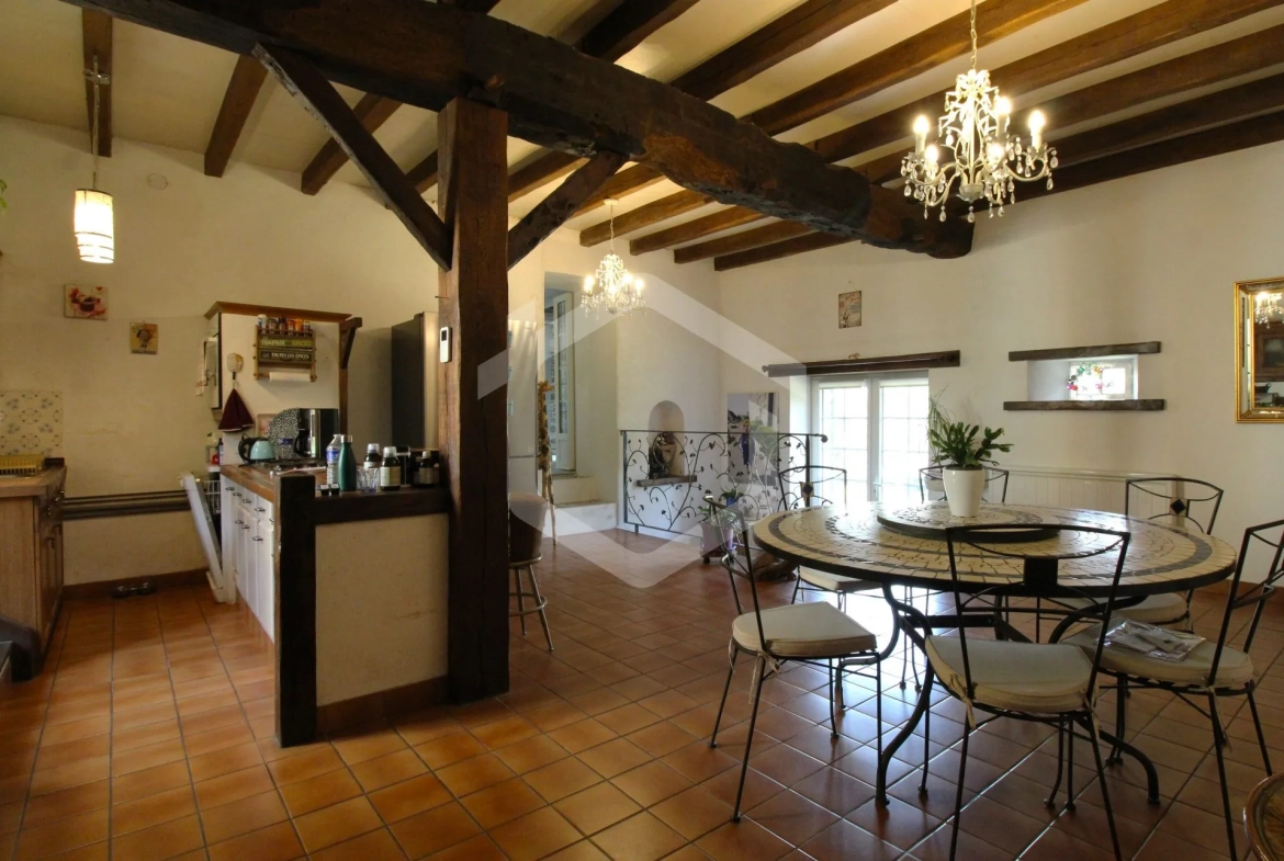 Maison en pierre à Guémené-Penfao avec jardin et potentiel de rénovation 
