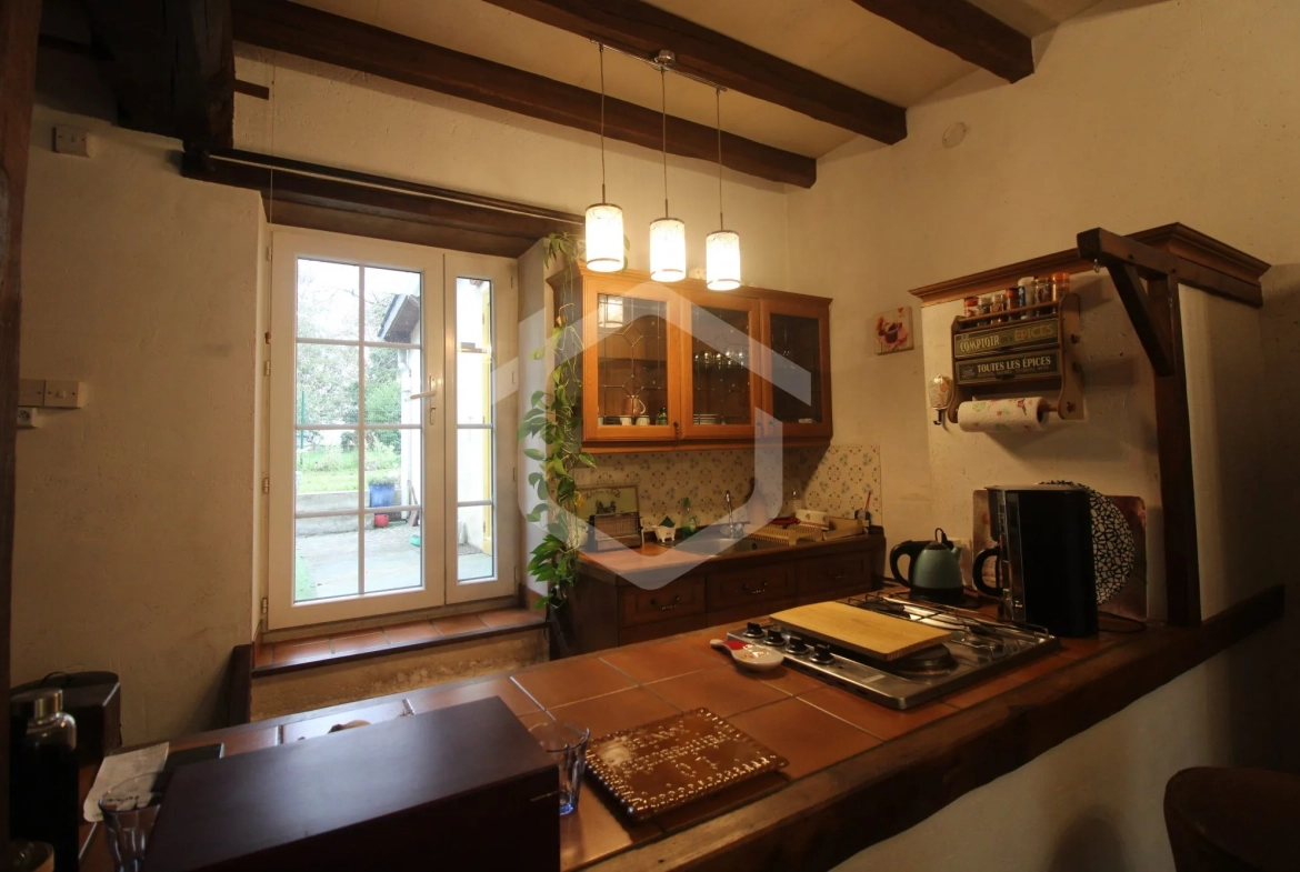 Maison en pierre à Guémené-Penfao avec jardin et potentiel de rénovation 