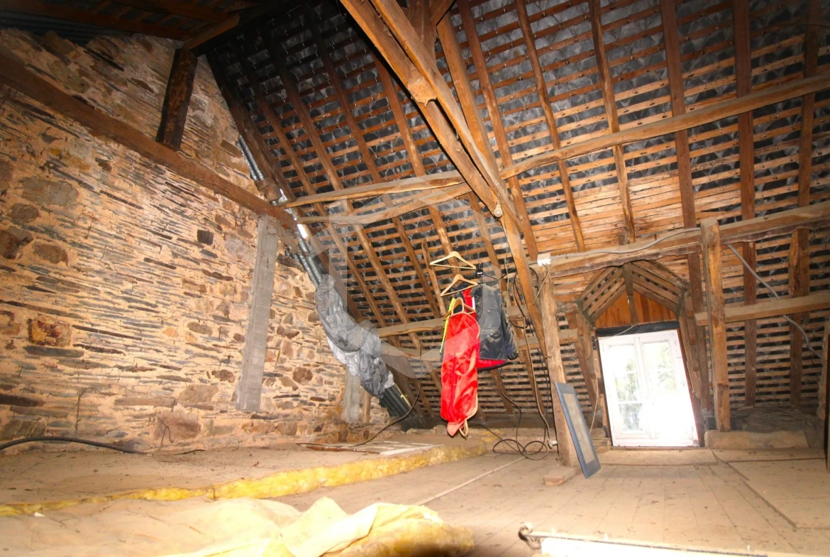 Maison en pierre à Guémené-Penfao avec jardin et potentiel de rénovation 