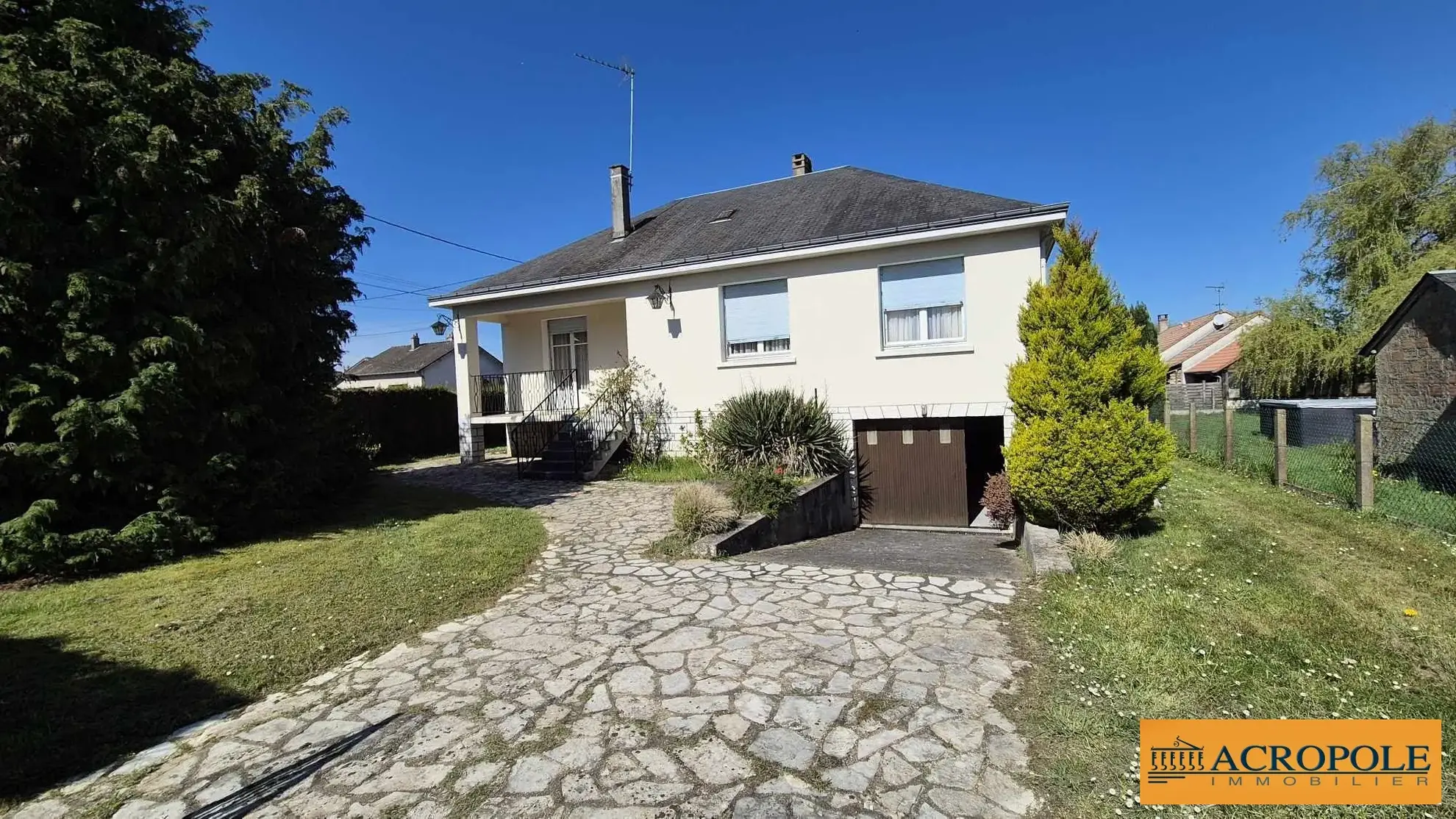 Maison de 100 m² avec sous-sol, garage et balcon à Argent-sur-Sauldre 