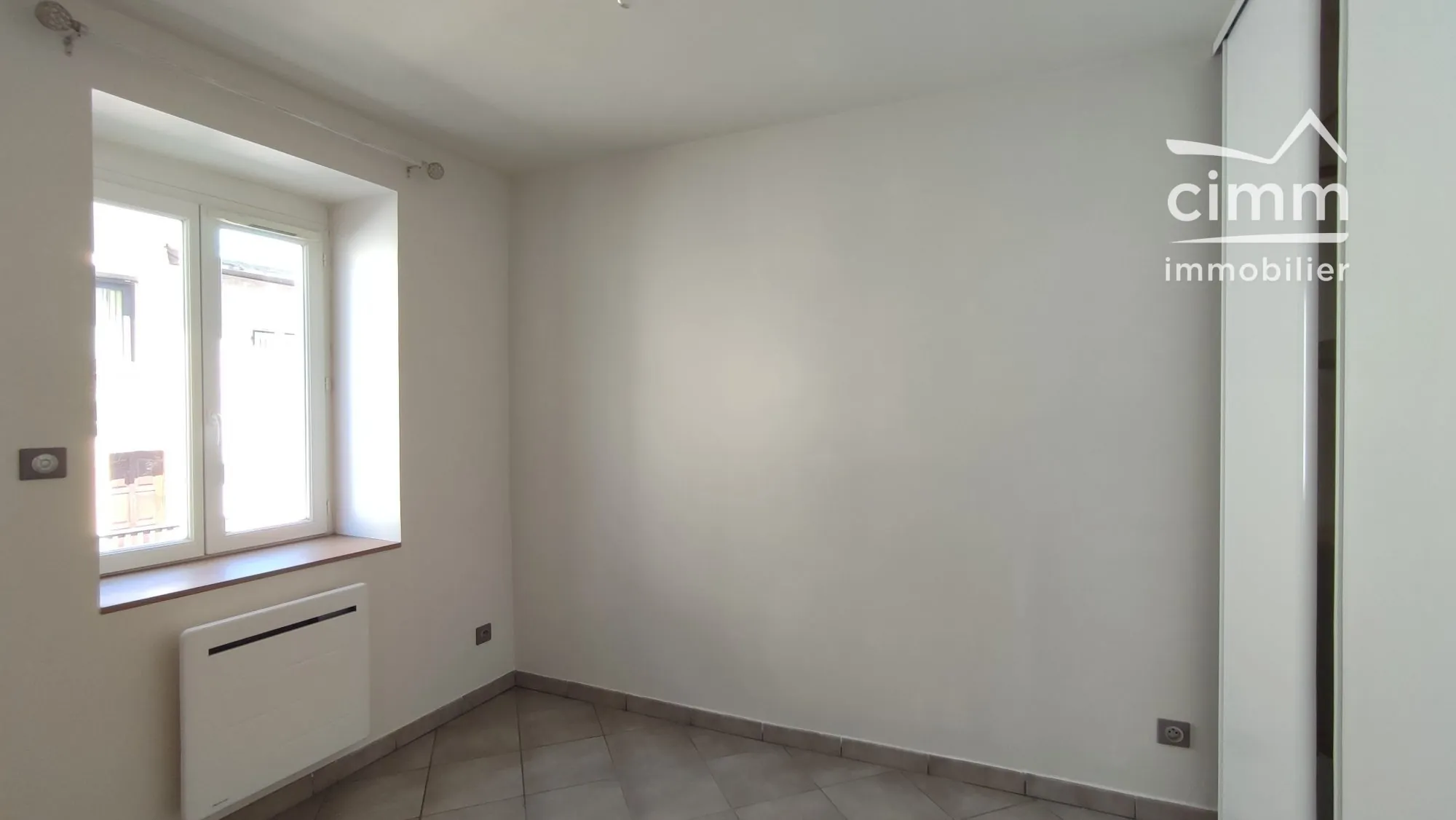 À vendre : Appartement T2 de 38,46 m² à Tullins avec cave, idéal pour investir ou premier achat 