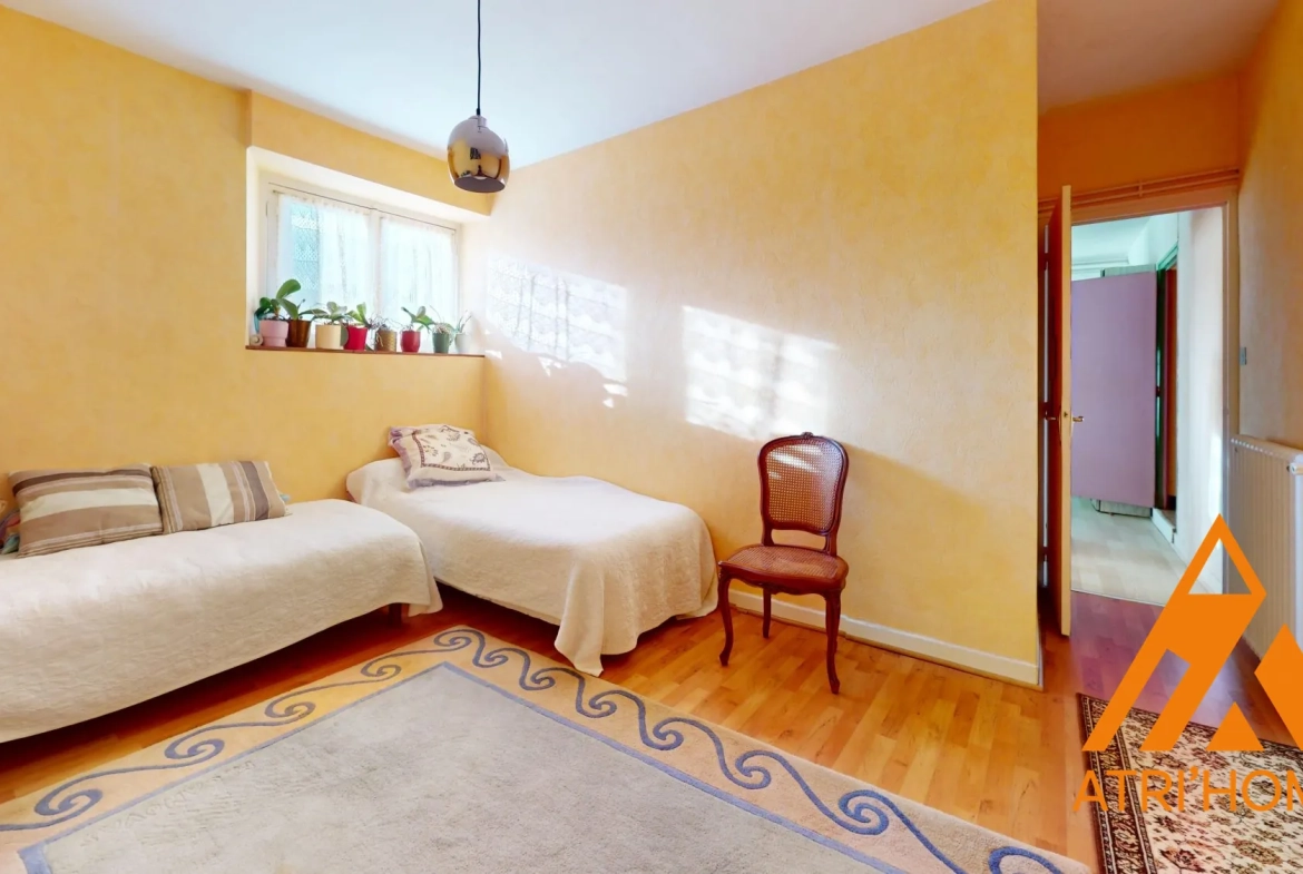 Belle maison individuelle à Aurillac avec terrasse et appartement indépendant 