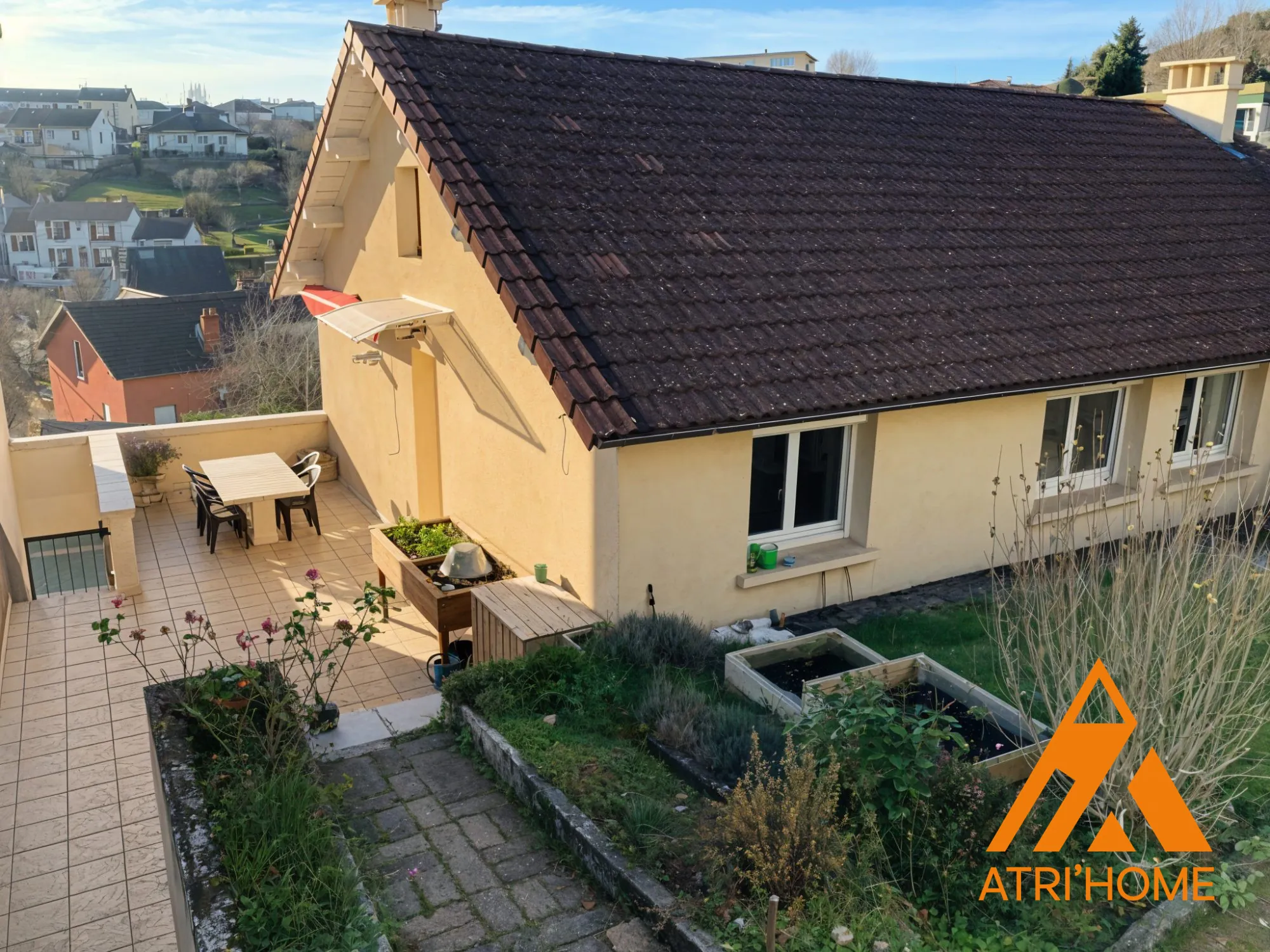 Belle maison individuelle à Aurillac avec terrasse et appartement indépendant 