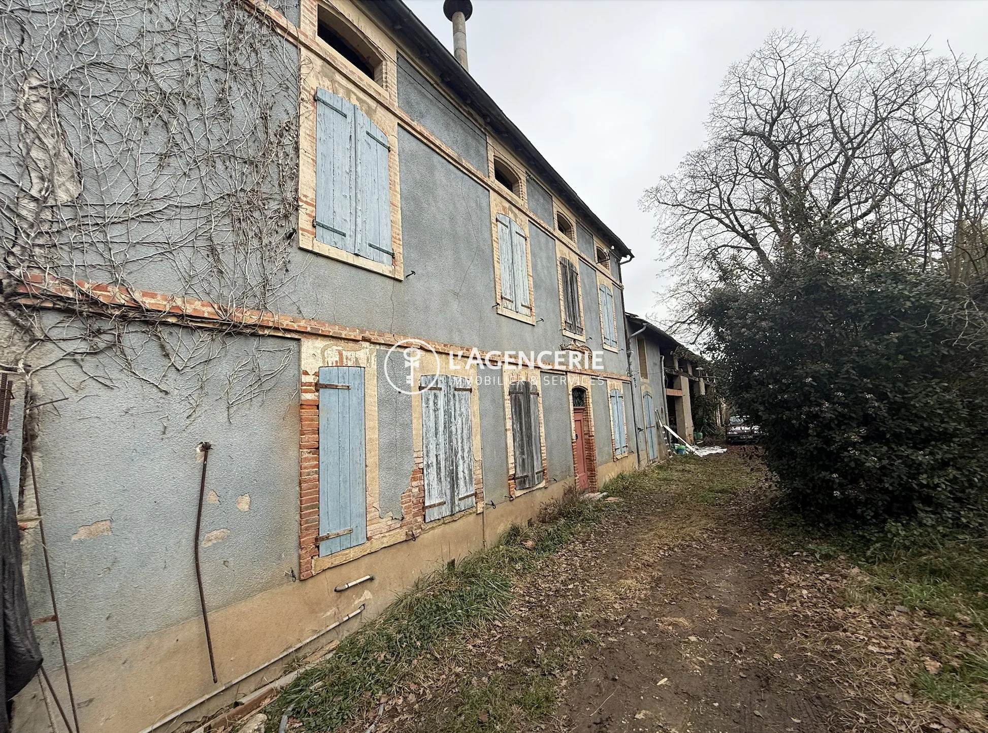 Maison à rénover à Lisle-sur-Tarn avec grand potentiel de 166 m² 