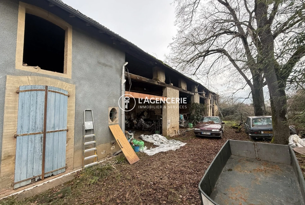 Maison à rénover à Lisle-sur-Tarn avec grand potentiel de 166 m² 