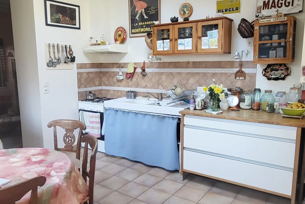 Charmante maison de ville à Saintes avec jardin et garage - Opportunité à saisir 