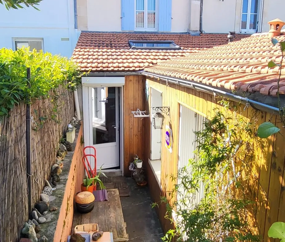Charmante maison de ville à Saintes avec jardin et garage - Opportunité à saisir 
