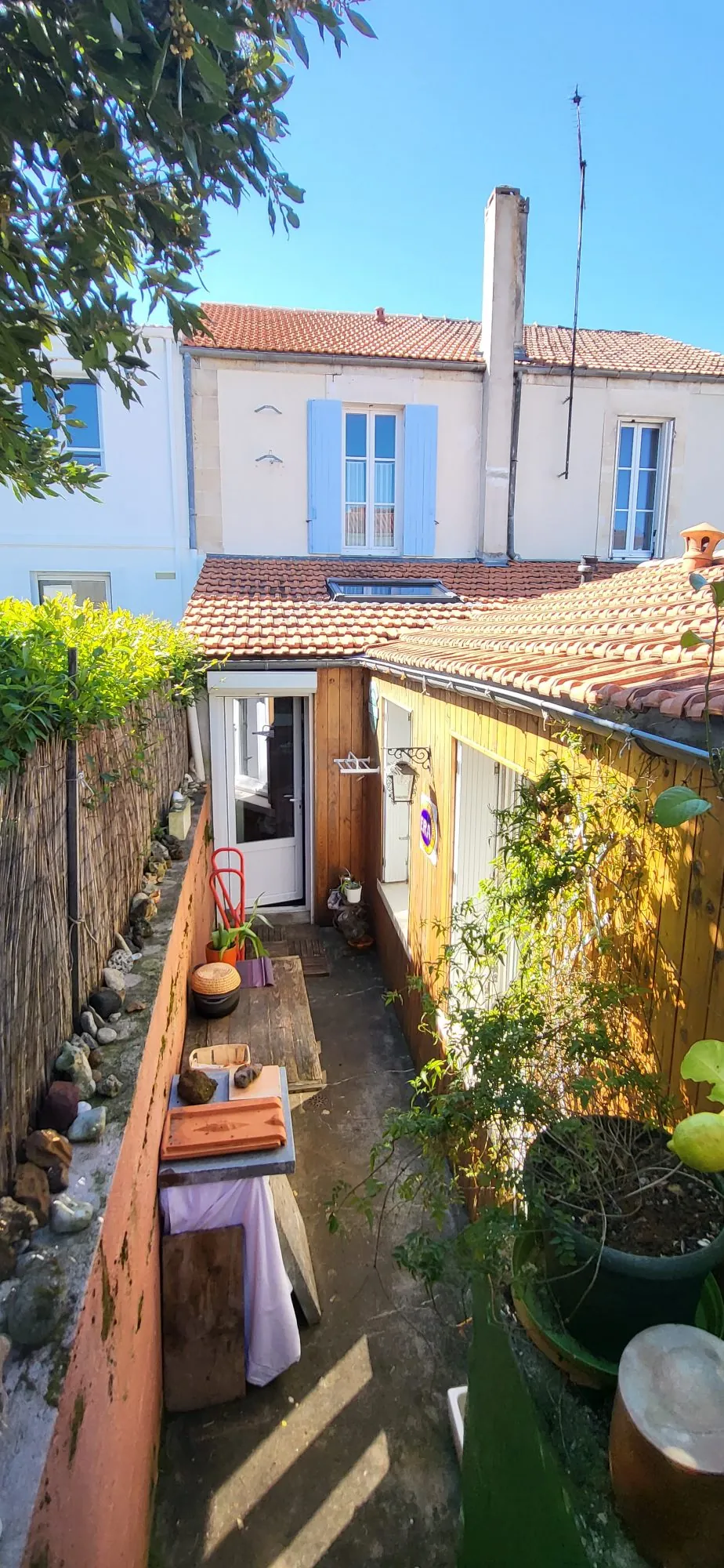 Charmante maison de ville à Saintes avec jardin et garage - Opportunité à saisir 