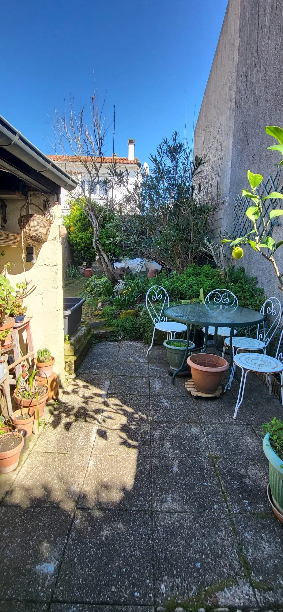 Charmante maison de ville à Saintes avec jardin et garage - Opportunité à saisir 